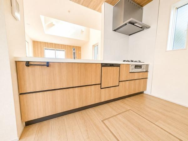 相模原市中央区上溝４丁目の新築一戸建のキッチン|広々としたキッチンは、
落ち着いて料理が出来ます！
