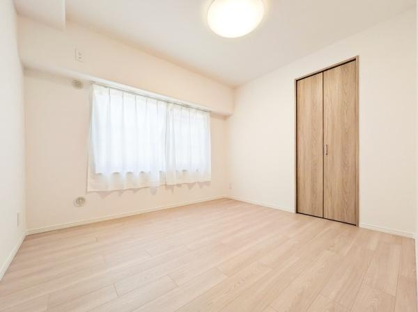 エンゼルハイム日吉の洋室|窓が多く明るい洋室です！
休日はこちらでおくつろぎ下さい♪