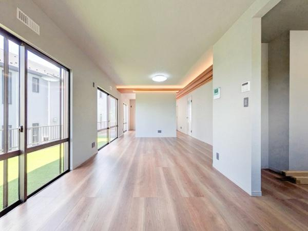 横浜市青葉区美しが丘西２丁目の中古一戸建の居間・リビング|自慢したくなるリビング！
形も良く家具の配置にも困りません。