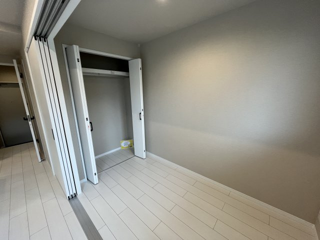 St.Residence南津の辺の洋室