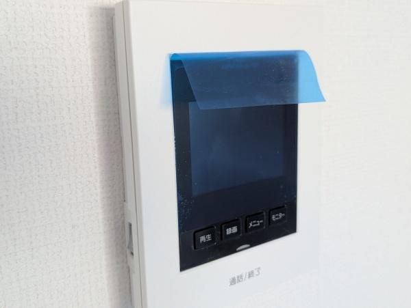 【内装】 | お子様のお留守番にも安心なＴＶモニタ付インターホン。
大切なご家族と住まいを守るホームセキュリティ付が、安心な生活をサポートします。