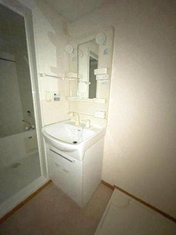 サンアビテの独立洗面台|イメージとして同建物他部屋を表示しています