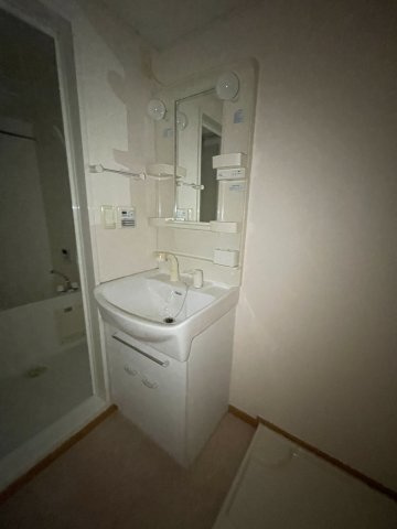 サンアビテの独立洗面台|イメージとして同建物他部屋を表示しています