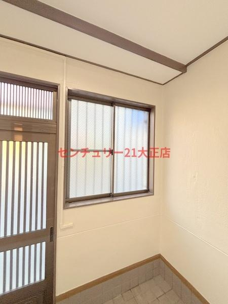 泉尾貸家の玄関