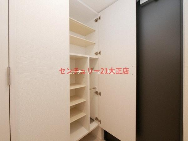 エスリード弁天町ポートヴィラの玄関
