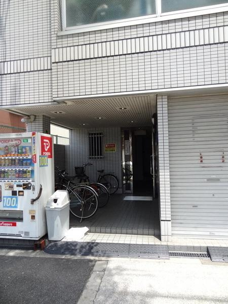 ホワイトハイツ大正のエントランス|★建物入口です★