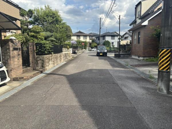 岡崎市細川町窪地・中古戸建の前面道路含む現地写真|前面道路です。
