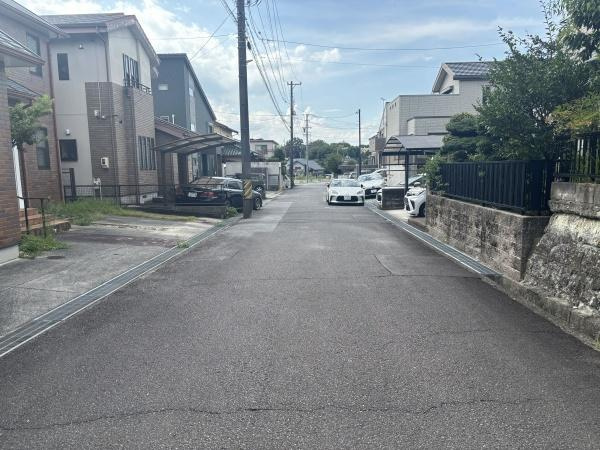 岡崎市細川町窪地・中古戸建の前面道路含む現地写真|前面道路です。