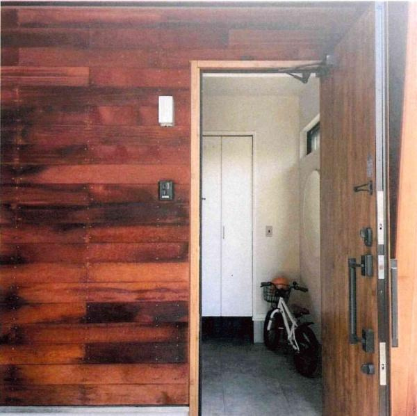 岡崎市福岡町・中古戸建の玄関|訪れる人を心地よく迎え入れます。