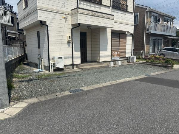 岡崎市六名南１丁目・中古戸建の駐車場|２台駐車できます！