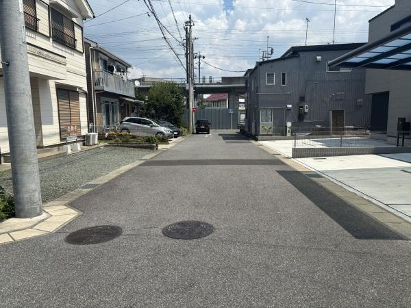 岡崎市六名南１丁目・中古戸建の前面道路含む現地写真