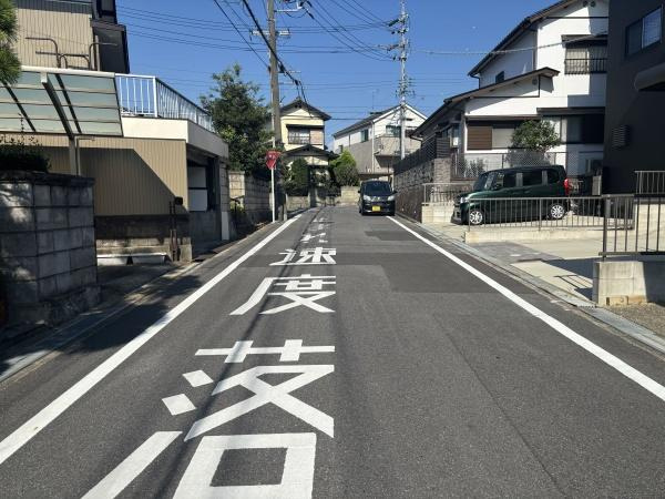 岡崎市上地5丁目・中古戸建の前面道路含む現地写真|前面道路です。