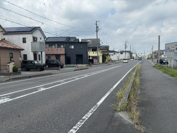 岡崎市坂左右町・中古戸建の前面道路含む現地写真|前面道路です。