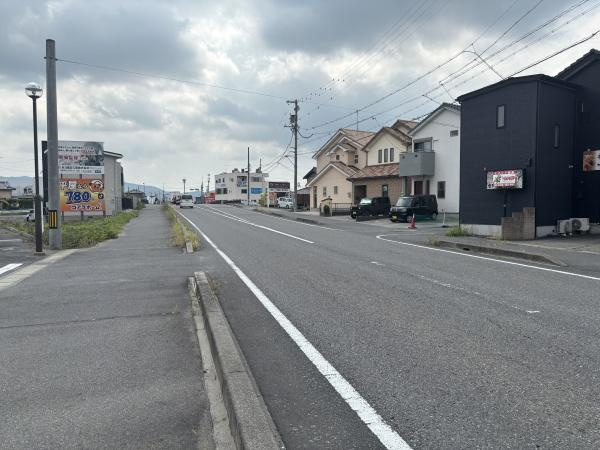 岡崎市坂左右町・中古戸建の前面道路含む現地写真|前面道路です。