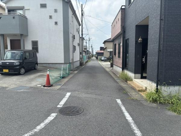 岡崎市坂左右町・中古戸建の前面道路含む現地写真|前面道路です。