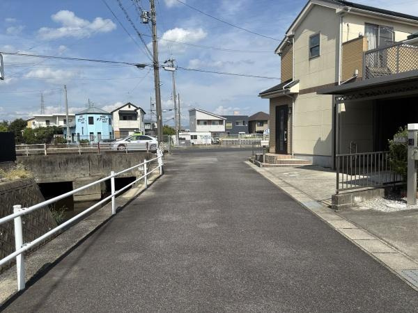 岡崎市矢作町・中古戸建の前面道路含む現地写真|前面道路です。