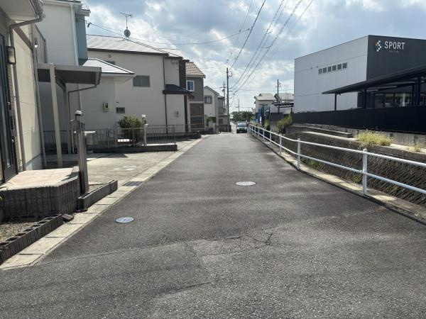 岡崎市矢作町・中古戸建の前面道路含む現地写真|前面道路です。