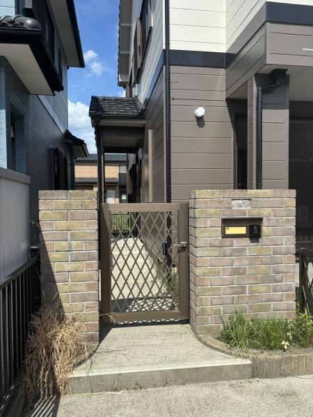 岡崎市矢作町・中古戸建の玄関|訪れる人を心地よく迎え入れます。