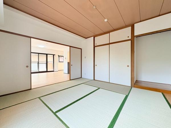 ナイスパークステージ東戸塚の和室|和室のお部屋からリビングです！