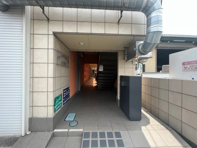 アパートメントハウスイマイのエントランス|ゆとりのあるエントランスです