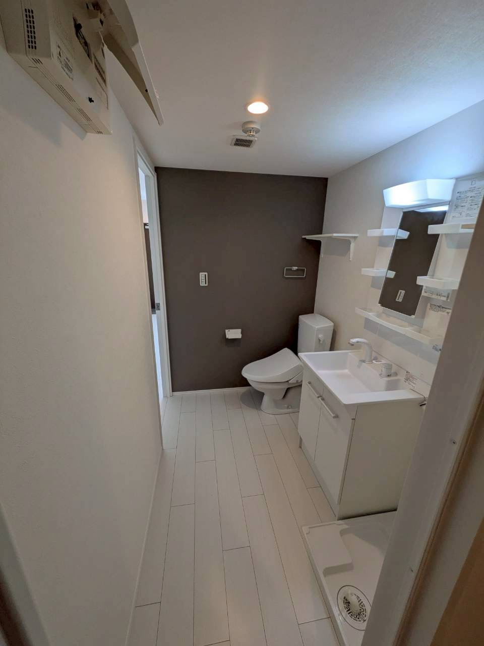 江東区佐賀２丁目の賃貸マンションの洗面所|脱衣スペースもあります