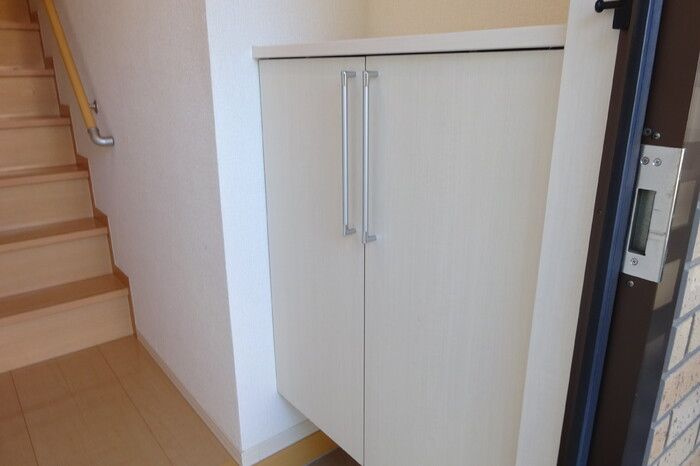 メゾンソレーユ　Ⅰの玄関|シューズボックスです