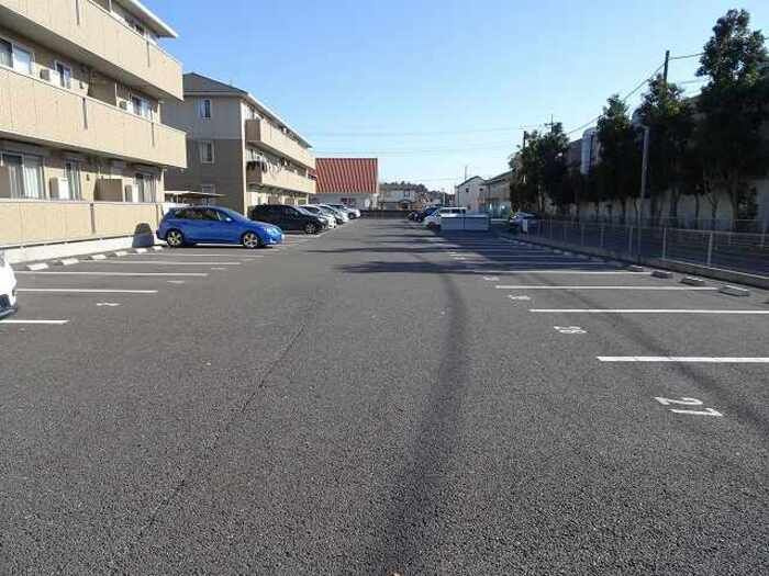 メルシー　Aの駐車場|車をお持ちの方に嬉しい駐車場付きの物件です