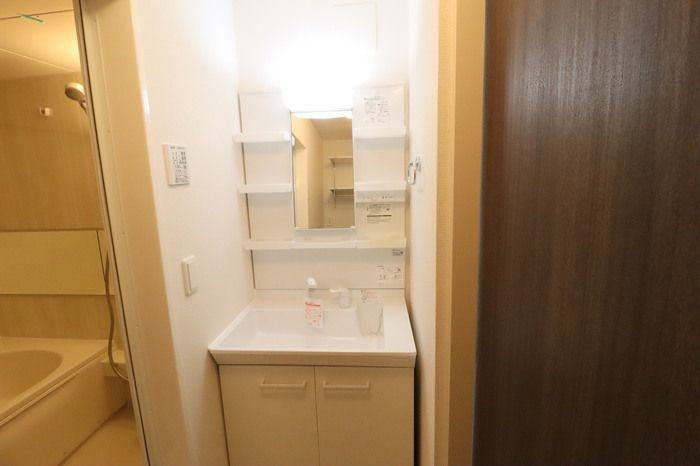 三の丸キャッスル　Ｂの洗面所|広い洗面スペース