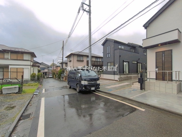 『八王子市新築戸建て』八王子市石川町1146-8【仲介手数料無料】　８期の前面道路含む現地写真|～仲介手数料無料☆八王子ひなた不動産～八王子市石川町　新築戸建て