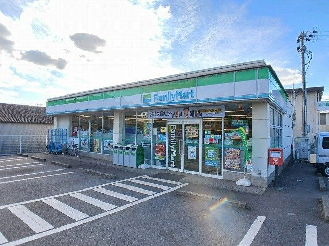 【周辺】 | 高松マナーハウス | ファミリーマート　三川店まで800m