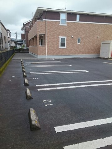 アムールＫの駐車場