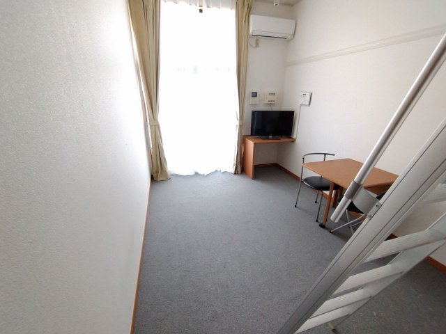 レオパレスヴィレッジのその他|1階はフローリング仕様です。