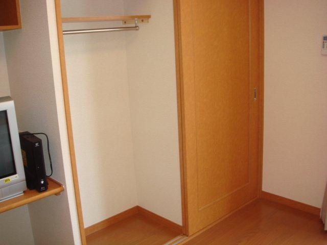 レオパレスバローネの内装|クローゼット付きで収納もばっちり。