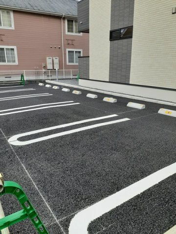 カレントの駐車場