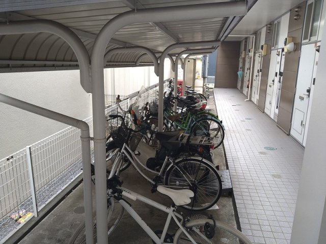 レオパレスヒューゲル参番館のその他|駐輪場　原付＆自転車のみ駐輪可能