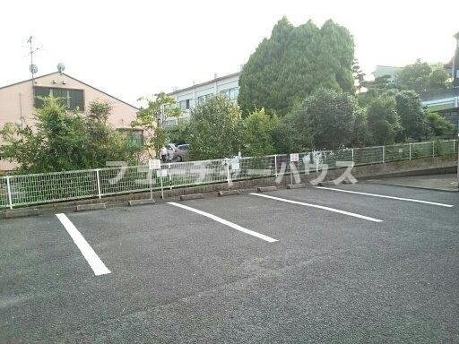 アトリウムＫ・Ｎの駐車場|駐車場があるので、車を買う予定の方も安心です