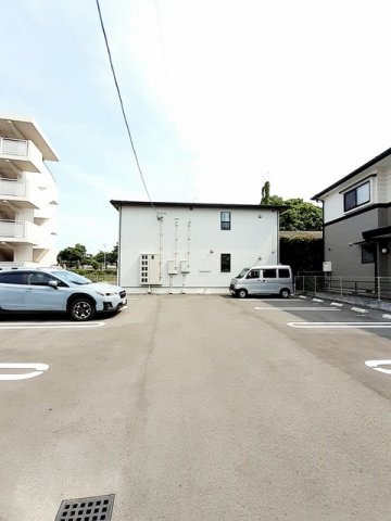 村上ハイツの駐車場