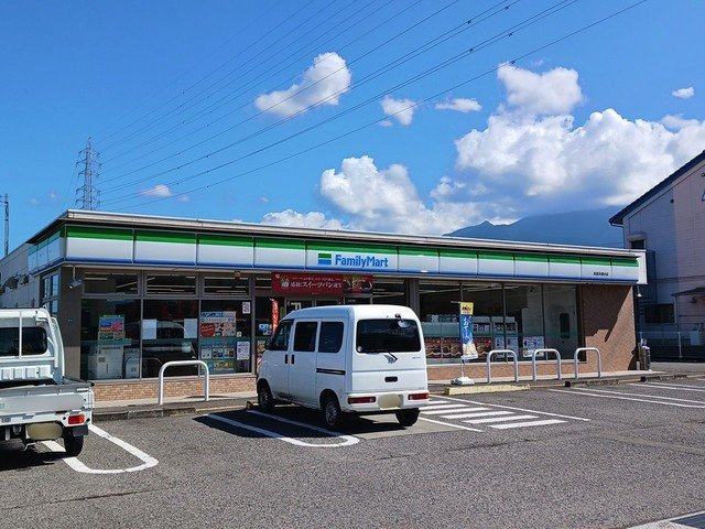 フィオーレ　政枝　Ａの周辺|ファミリーマート新居浜横水店まで338m