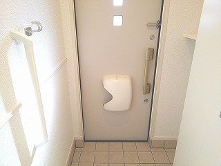 ベルポスト・ドゥーエの玄関