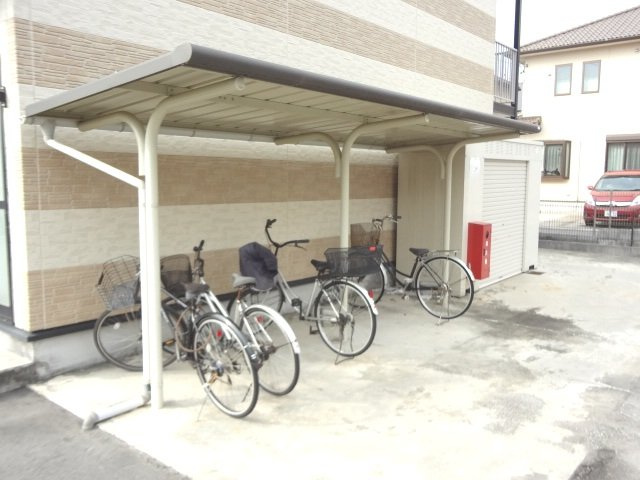 レオパレスレーヴⅠのその他|屋根付き駐輪場