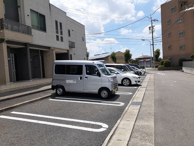 ゴールドマムの駐車場