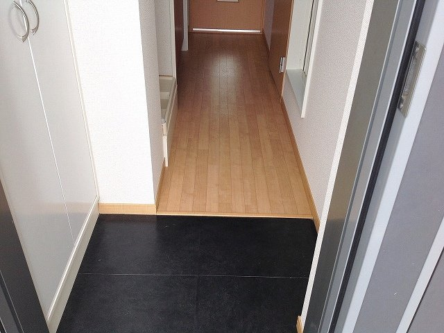 レオパレスケー　ファイブの玄関