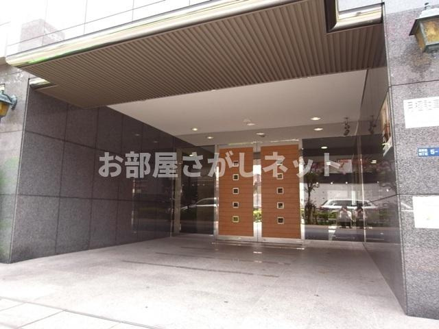 パレステュディオ新宿パークサイドのエントランス