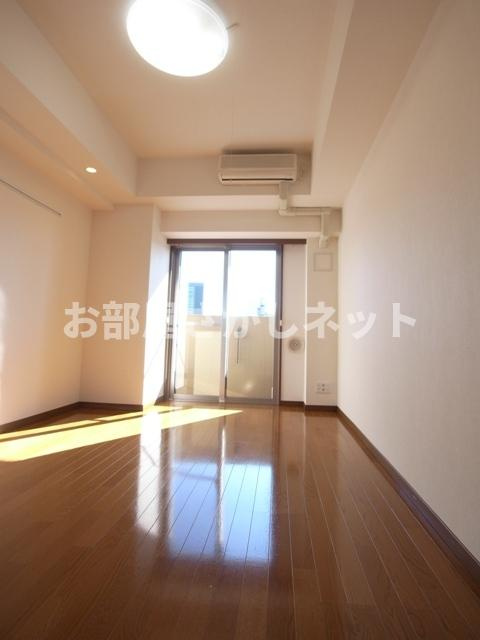 パレステュディオ新宿パークサイドの居間・リビング