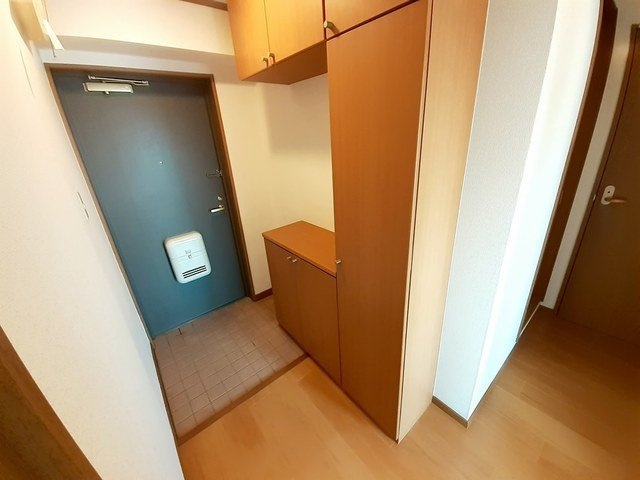 シャルマン篠木の玄関