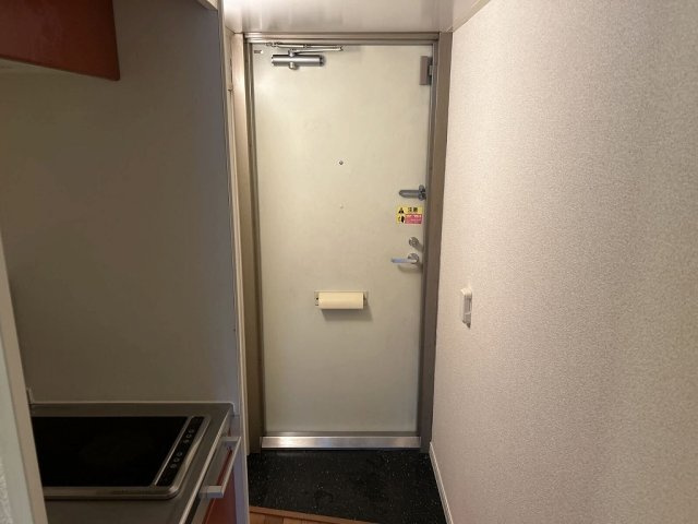 レオパレスＡー１の玄関