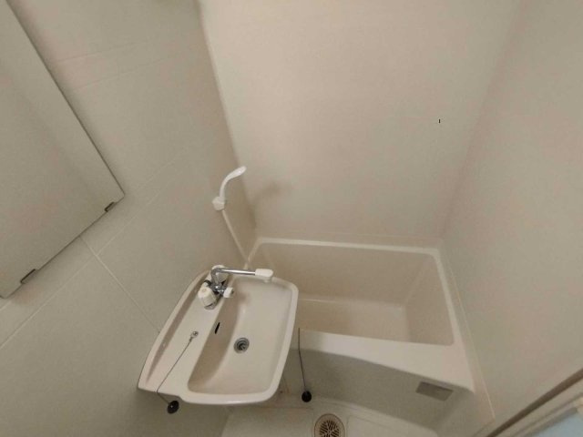 レオパレス大和田の浴室