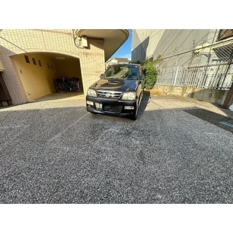 ファミール常盤平の駐車場