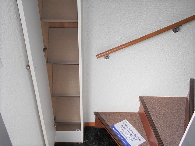 レオパレスアモロッソのその他|下足入れ