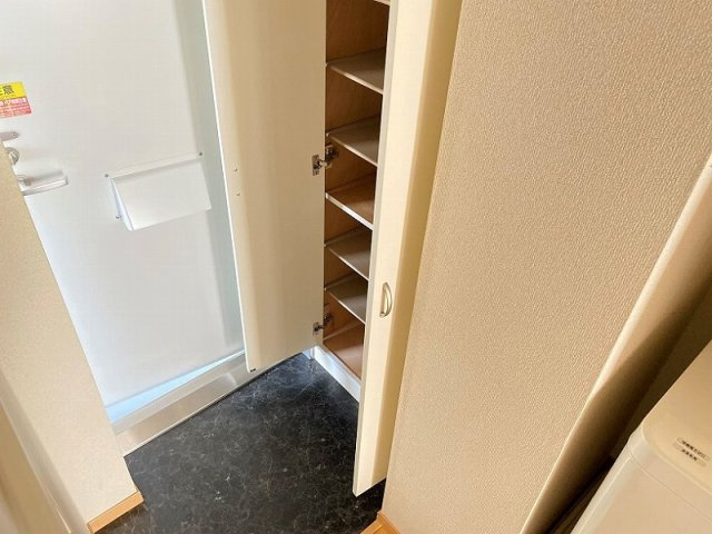 レオパレスパークビューの玄関